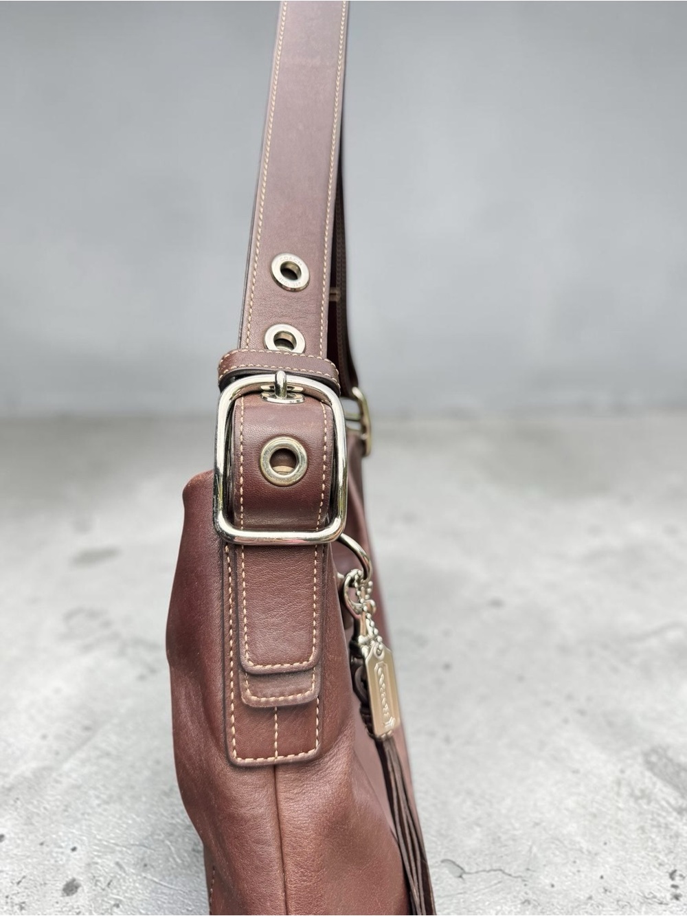 Vintage Coach Soho in Classic Brown Leather - Picture 4 of 6